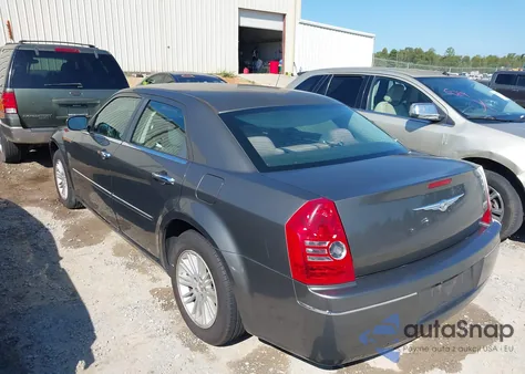 2010 Chrysler 300 Touring z USA, uszkodzony, nr VIN 2C3CA4CD8AH167689